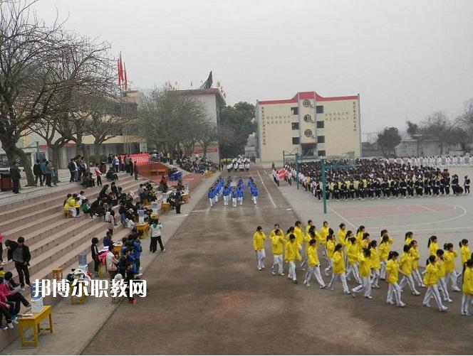 重慶萬州商貿(mào)中等專業(yè)學校2022年學費、收費多少