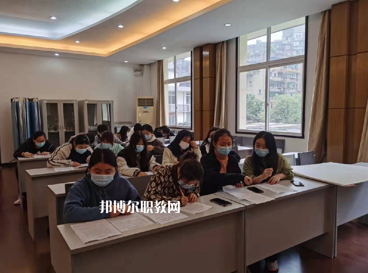 四川內(nèi)江醫(yī)科學(xué)校2022年學(xué)費(fèi)、收費(fèi)多少