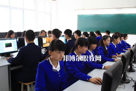 眉山華西航空旅游學(xué)校2022年報(bào)名條件、招生要求、招生對(duì)象