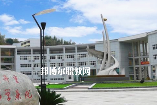 曲靖技工學(xué)校2022年報(bào)名條件、招生要求、招生對象