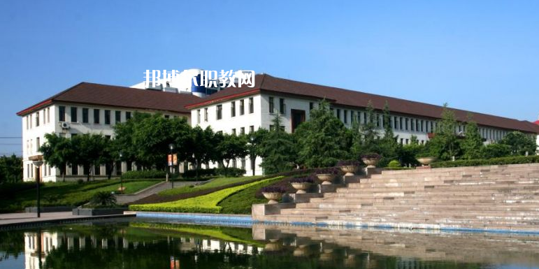 重慶醫(yī)科學(xué)校2022年學(xué)費(fèi)、收費(fèi)多少