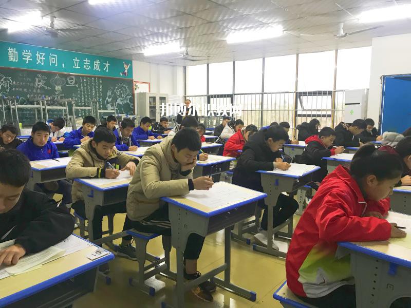 四川達(dá)州鳳凰職業(yè)技術(shù)學(xué)校2022年報(bào)名條件、招生要求、招生對象