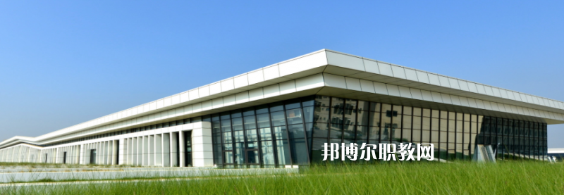 成都交通高級技工學(xué)校2022年學(xué)費、收費多少