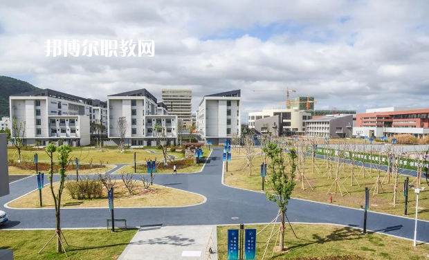 玉溪工業(yè)財貿(mào)學(xué)校2022年報名條件、招生要求、招生對象