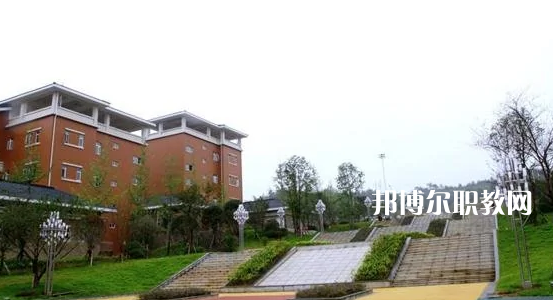 廣東新興中藥學(xué)校2022年報名條件、招生要求、招生對象