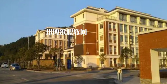 福建閩北衛(wèi)生學校2022年報名條件、招生要求、招生對象