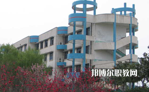 武漢第二高級技工學校2022年報名條件、招生要求、招生對象