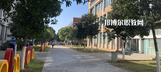 南昌智遠技工學(xué)校2023年報名條件、招生要求、招生對象