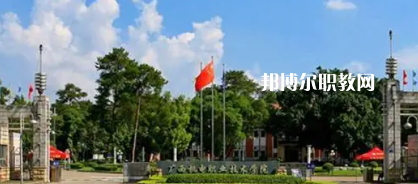 南寧高職?？圃盒Ｅ琶?0強(qiáng)