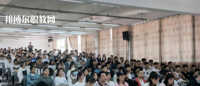 峨邊彝族自治縣職業(yè)高級(jí)中學(xué)校2023年學(xué)費(fèi)、收費(fèi)多少