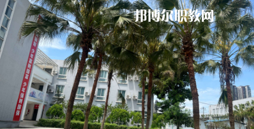 成都光華技工學(xué)校地址在哪里，哪個地區(qū)，哪個城市?