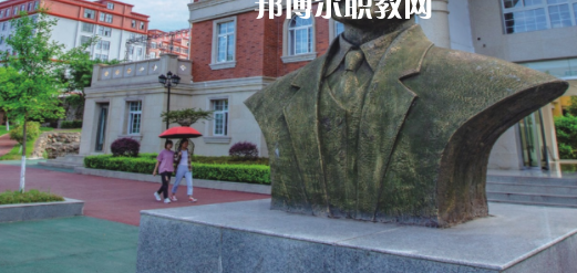 綿陽(yáng)交通高級(jí)技工學(xué)校地址在哪里，哪個(gè)地區(qū)，哪個(gè)城市?