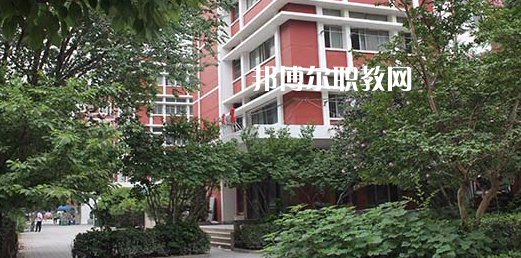 濟南應用技術(shù)職業(yè)中等專業(yè)學校地址在哪里，哪個地區(qū)，哪個城市?