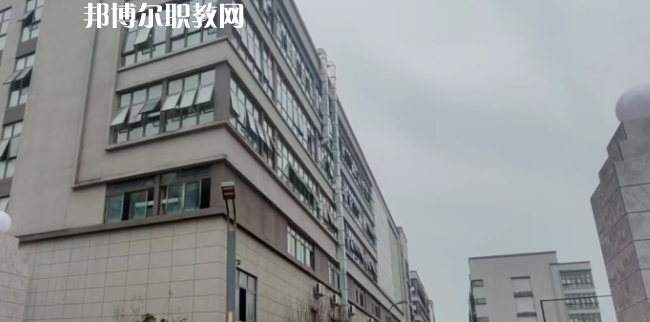 重慶市渝北區(qū)竟成中學(xué)校地址在哪里，哪個地區(qū)，哪個城市?