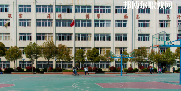 南京工業(yè)技術(shù)學(xué)校地址在哪里，哪個地區(qū)，哪個城市?