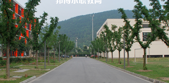 蘇州市紡織工業(yè)職工中等專業(yè)學校地址在哪里，哪個地區(qū)，哪個城市?