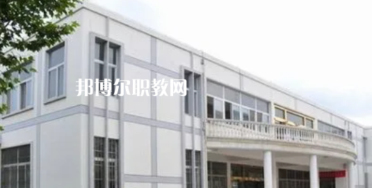 江蘇省金湖中等專業(yè)學(xué)校地址在哪里，哪個地區(qū)，哪個城市?