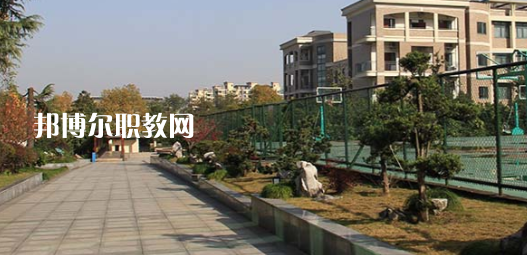 杭州市城西中學(xué)職高部地址在哪里，哪個地區(qū)，哪個城市?