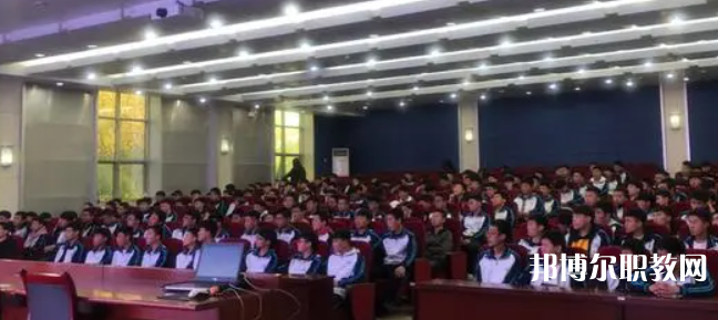 秦皇島市中等專業(yè)學校地址，乘車路線