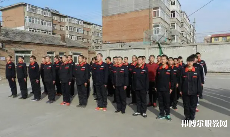 張家口靚典中等職業(yè)學(xué)校地址，乘車路線