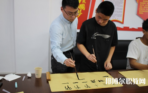 信陽市第二職業(yè)技術學校網站網址主頁