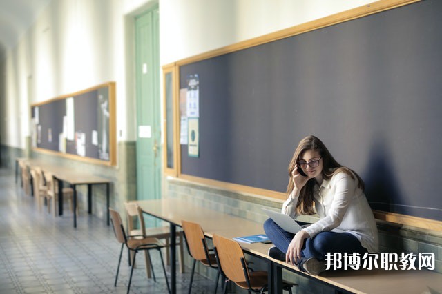 湖北哪里的中專學校能讀電子商務(wù)專業(yè)