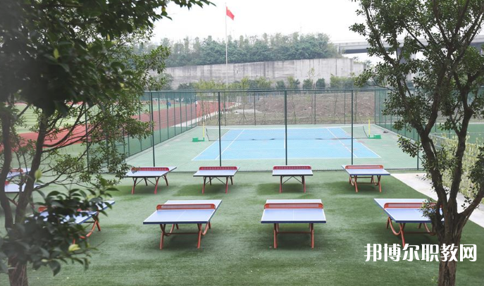 重慶2024年中專學(xué)?？刹豢梢钥即髮W(xué)