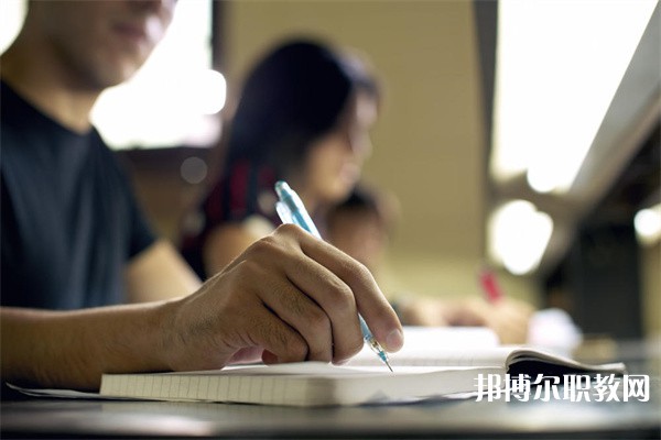 廣西哪里的中職學校能讀建筑裝飾(室內設計方向)專業(yè)