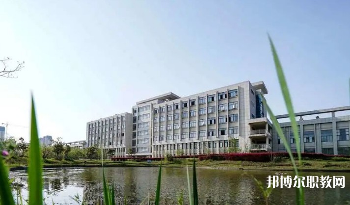 2024蕪湖汽車工程學(xué)校招生計(jì)劃 招生人數(shù)是多少(附要求、條件、對(duì)象)