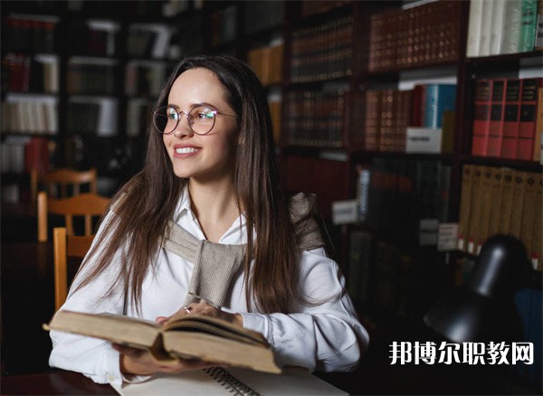 廣西哪里的中職學(xué)校能讀農(nóng)業(yè)機(jī)械使用與維修(汽修運(yùn)用與維修、數(shù)控技術(shù)、無(wú)人機(jī)方向)專業(yè)