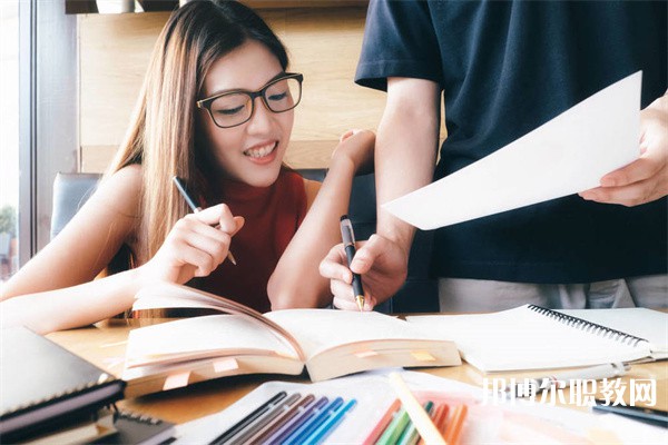 廣西哪里的職業(yè)學(xué)校能讀工藝美術(shù)(廣告設(shè)計)專業(yè)