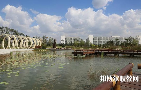 2024鞍山市現(xiàn)代服務(wù)學(xué)校招生計(jì)劃 招生人數(shù)是多少(附要求、條件、對(duì)象)