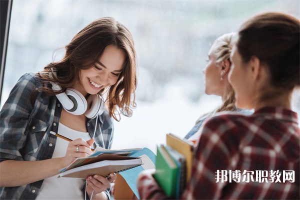 貴州哪里的職業(yè)學校能讀列車服務(wù)專業(yè)
