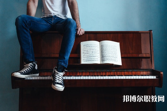 云南哪里的中專學校能讀寶玉石鑒定與加工技術專業(yè)專業(yè)