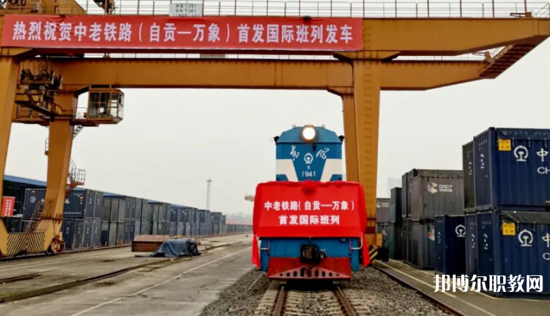 自貢2025年讀鐵路學(xué)?？梢钥即髮W(xué)嗎